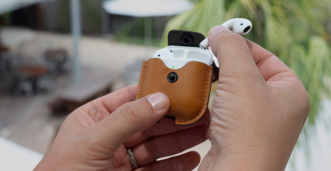 TwelveSouth AirSnap | Protective Case for Apple AirPods with clip